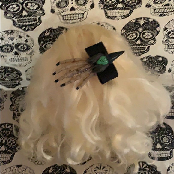 Halloween witch Hair accessory Clip Creepy hand Accessory NEW - Picture 16 of 16